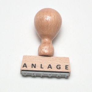 Holzstempel mit Text Anlage